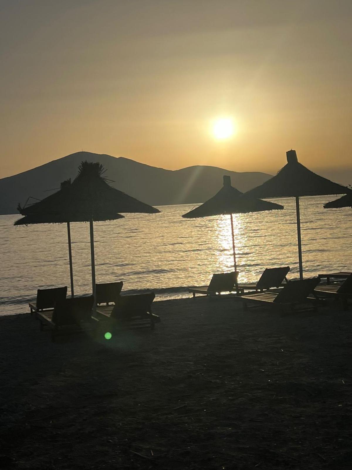 Tris3 Hotel Radhimë Buitenkant foto