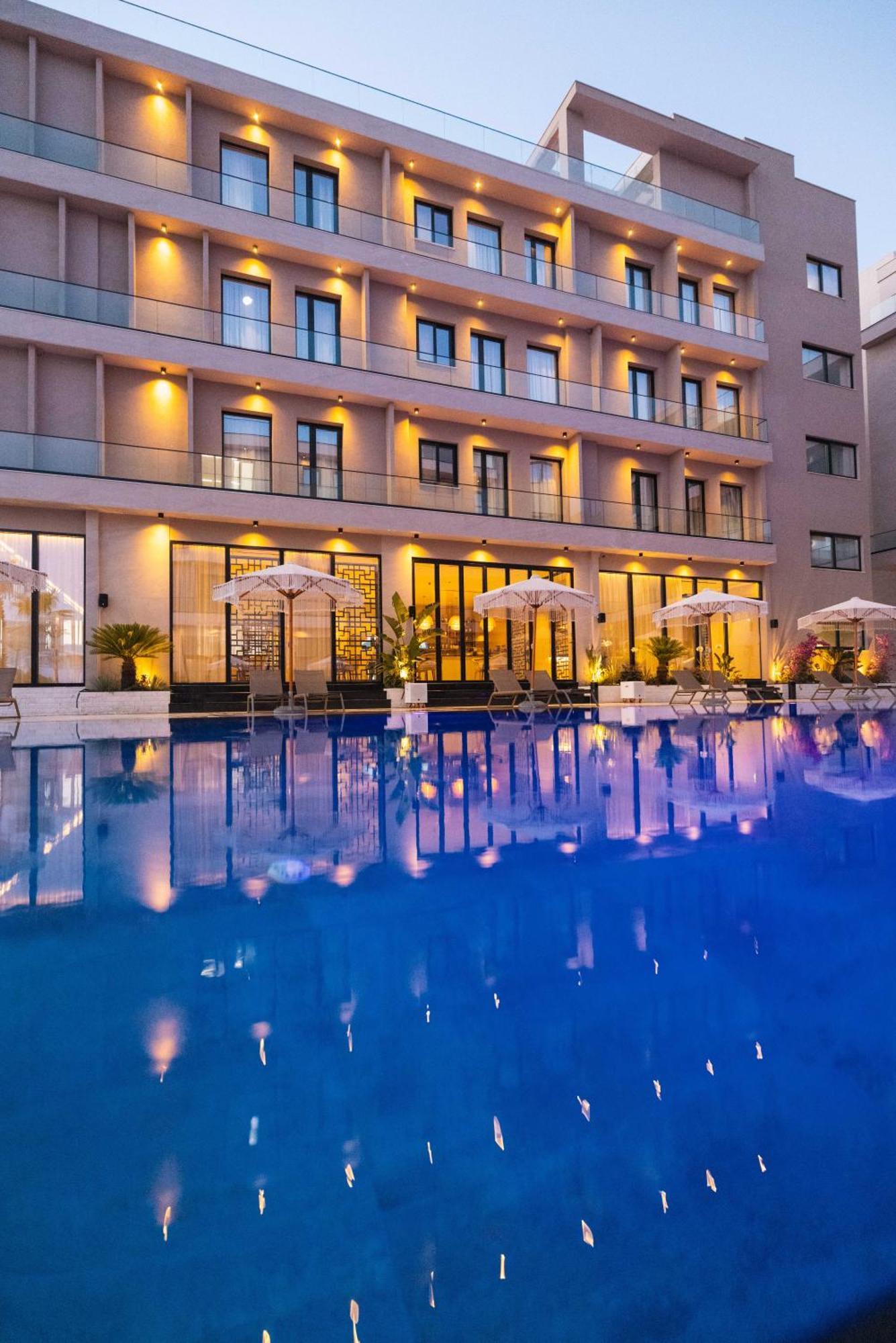 Tris3 Hotel Radhimë Buitenkant foto
