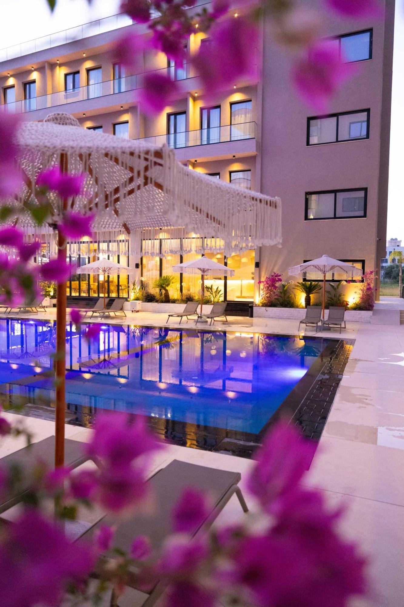 Tris3 Hotel Radhimë Buitenkant foto
