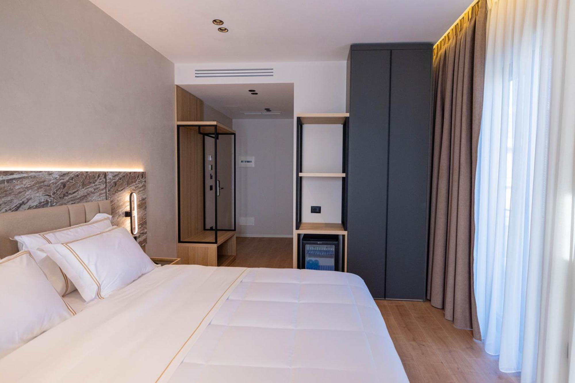 Tris3 Hotel Radhimë Buitenkant foto