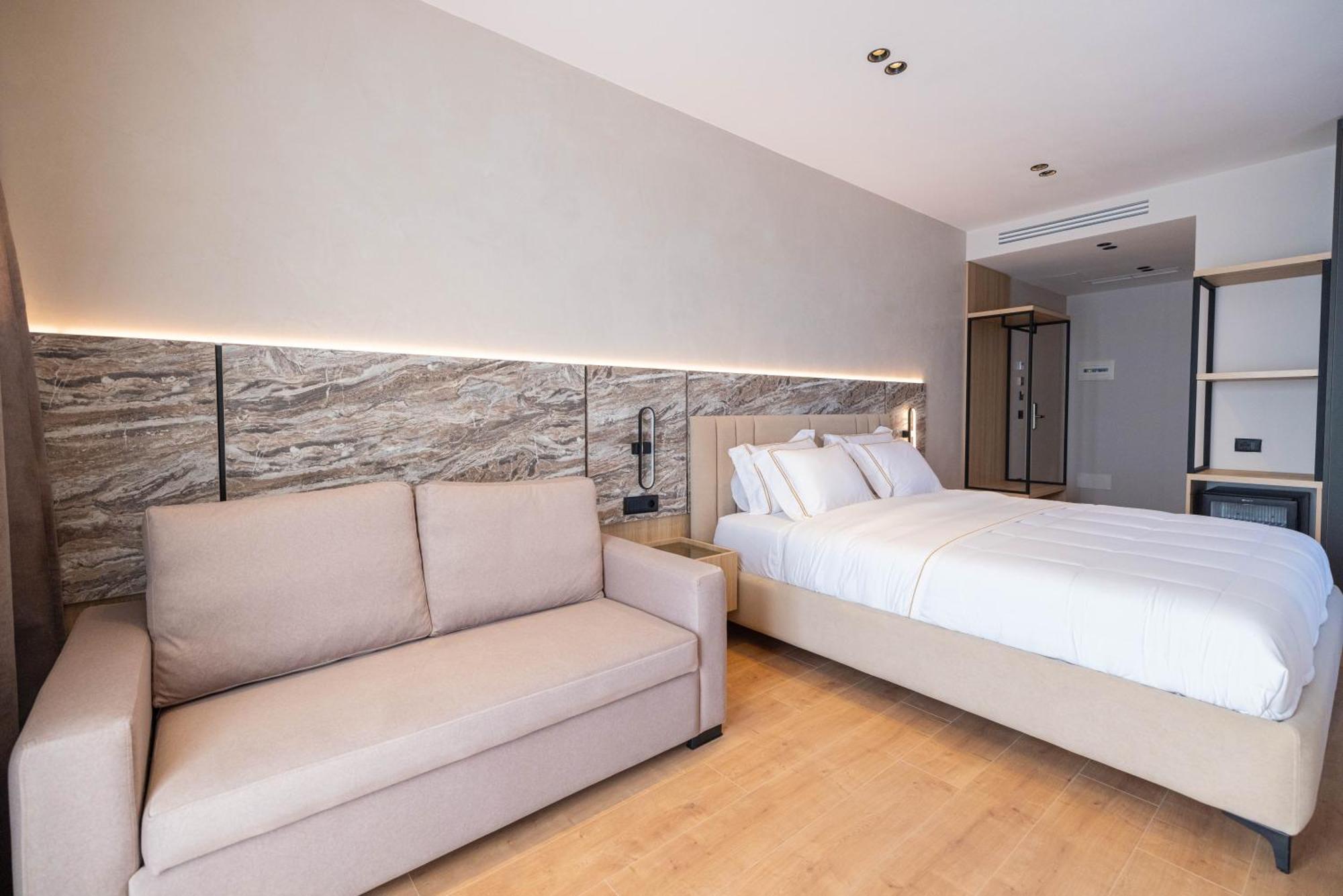 Tris3 Hotel Radhimë Buitenkant foto