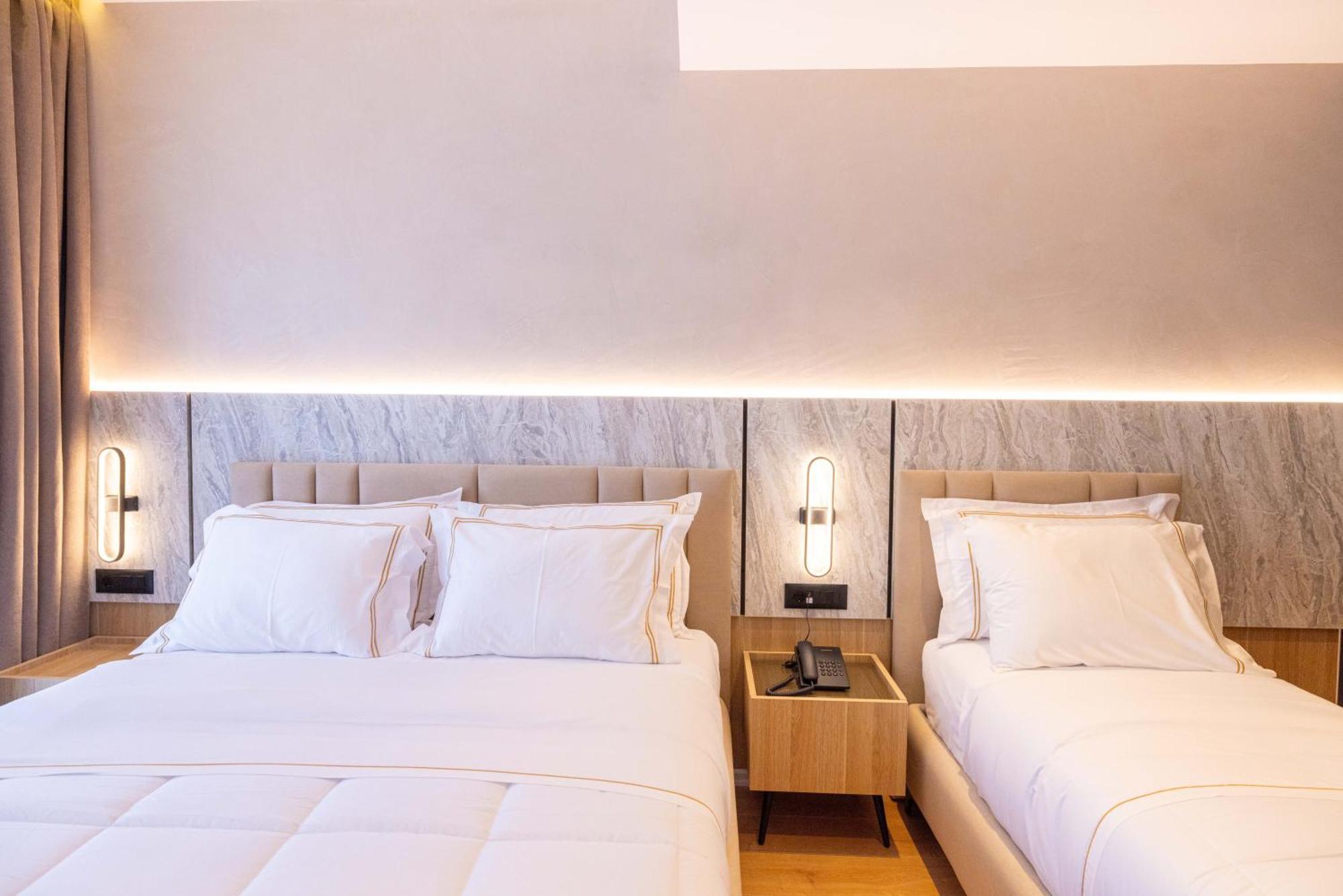 Tris3 Hotel Radhimë Buitenkant foto