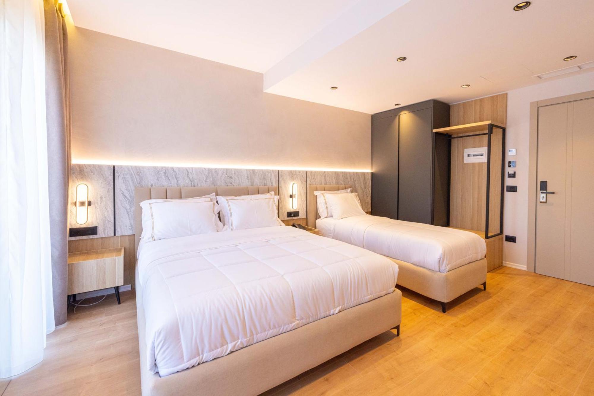 Tris3 Hotel Radhimë Buitenkant foto