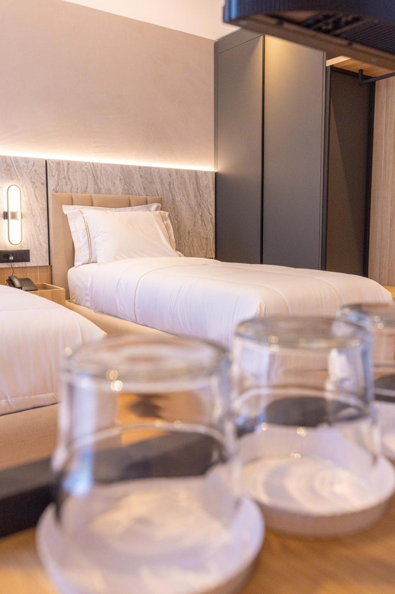 Tris3 Hotel Radhimë Buitenkant foto
