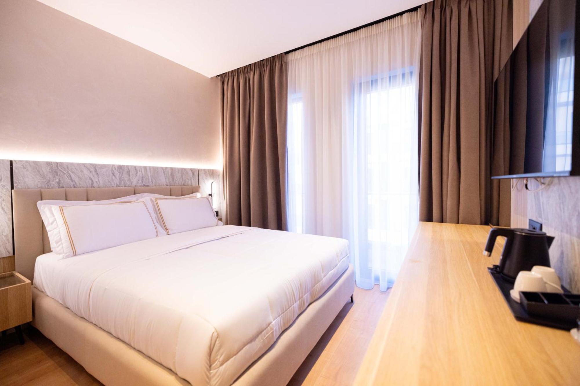 Tris3 Hotel Radhimë Buitenkant foto