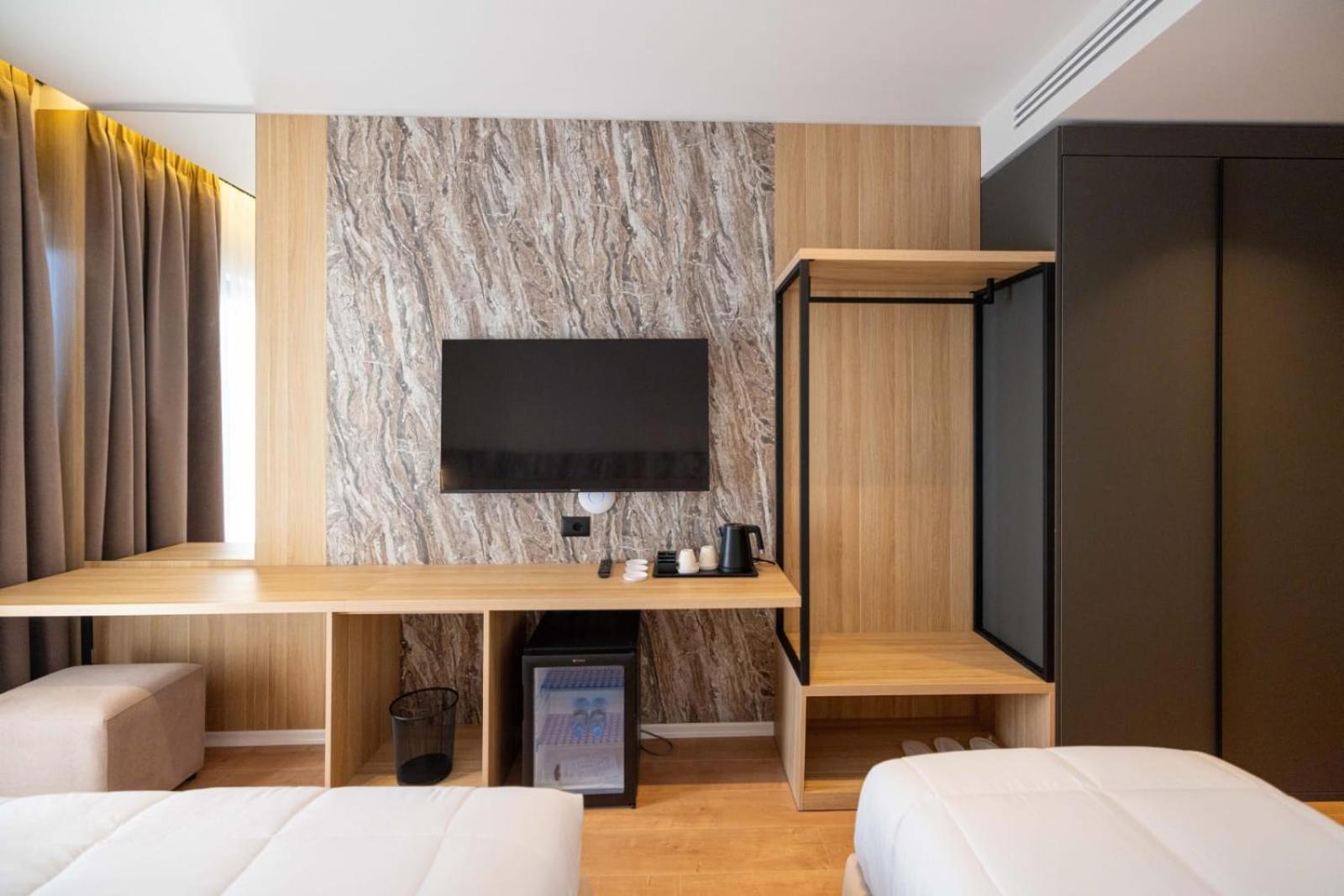 Tris3 Hotel Radhimë Buitenkant foto